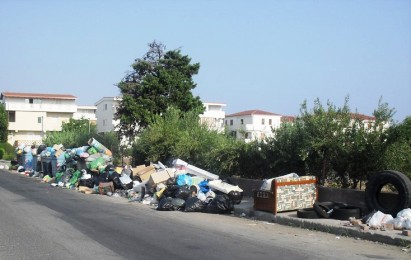 23-7-201520-20rifiuti20spazzatura20discarica20Via20Santa20Maria20cariati