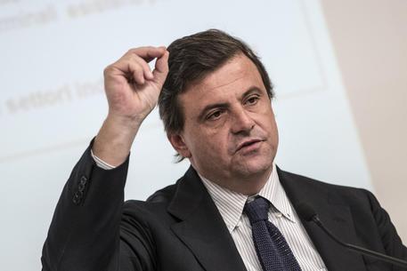 Pd: Calenda, merita l'estinzione, non si presenti a europee