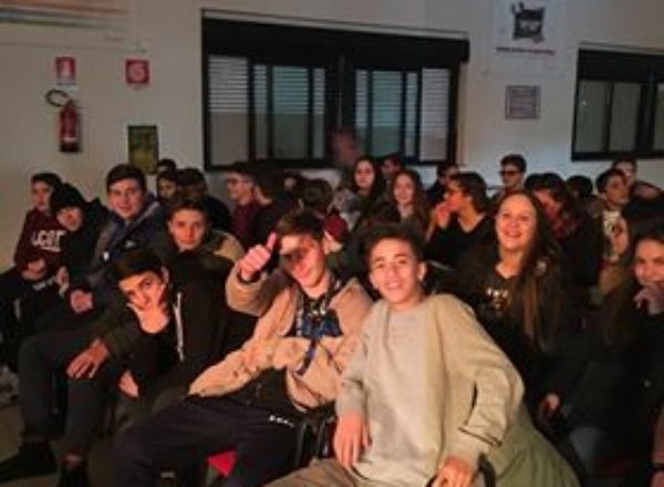 ALUNNI SCUOLE MEDIE VISITA ITI MAZZONE 2017-12