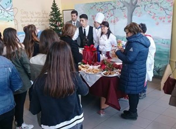 ALUNNI SCUOLE MEDIE VISITA ITI MAZZONE 2017-9