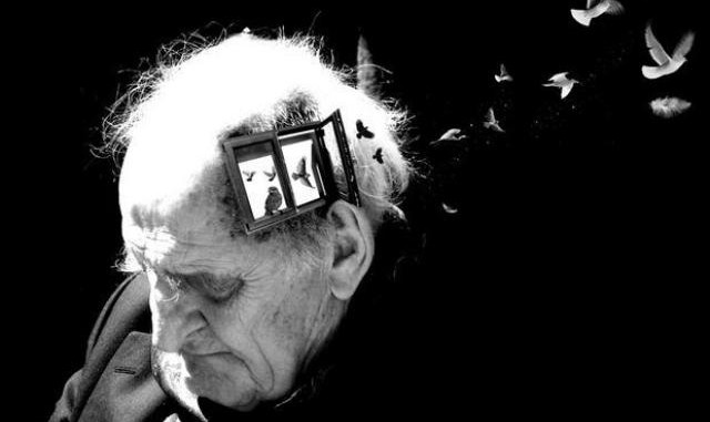 Alzheimer ANZIANO RICORDI