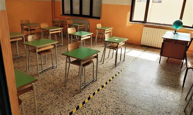 BANCHI SCUOLA CARIATI