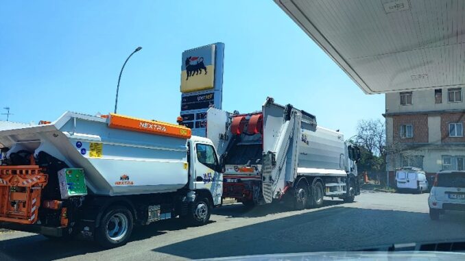 CAMION SPAZZATURA RIFIUTI CARIATI