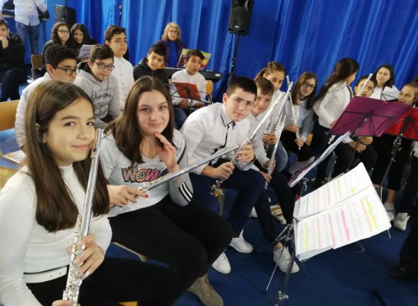 CONCERTO DI NATALE 2019 MANDATORICCIO SCUOLA (10)