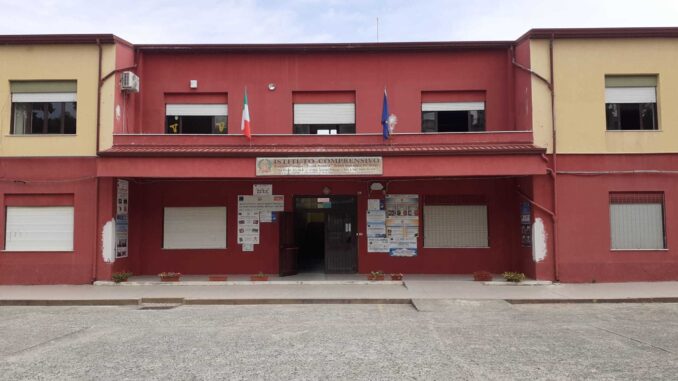 Facciata Sede centrale ic cariati scuole medie de amicis 2020.jpg