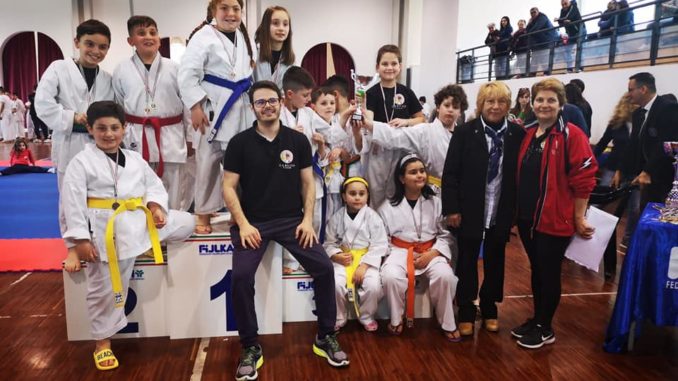 Il Gruppo degli atleti Cariatesi partecipanti al Torneo Athlon