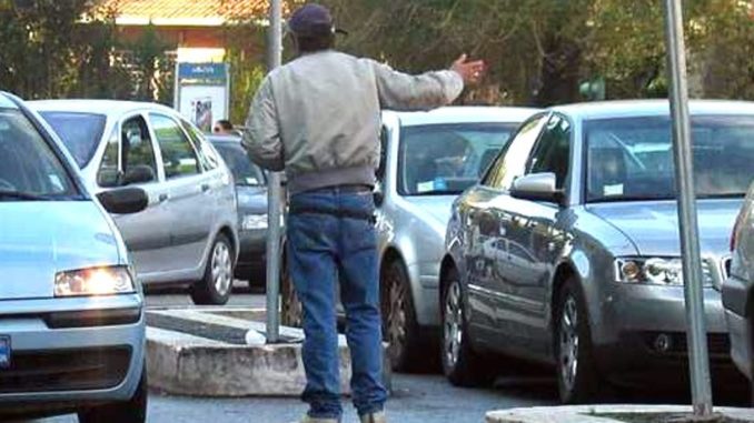 Parcheggiatori-abusivi-6