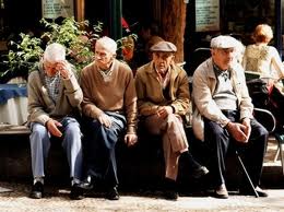 anziani-seduti-panchina