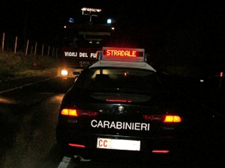 carabinieri-auto20incidente-notte20vigili20del20fuoco