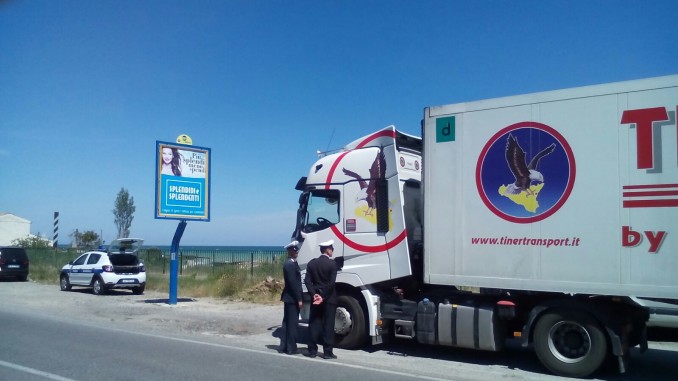controllo camion polizia municipale cariati 22-4-2016