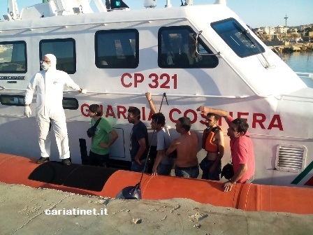 guardia20costiera20crotone20sbarco20migranti19-08-2014