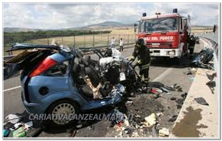 incidente-stradale-auto-vigili-del-fuoco