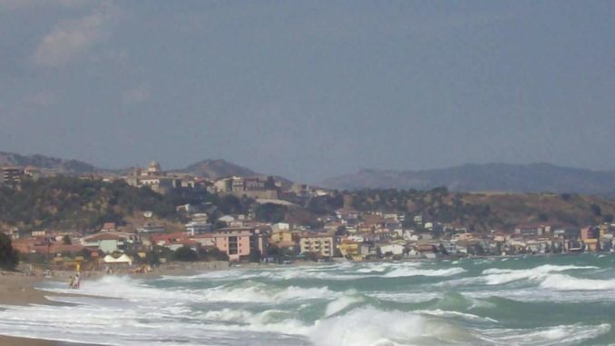 panorama cariati mare agitato2017