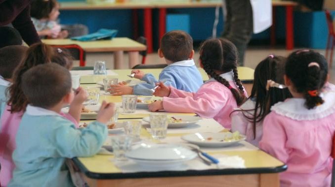 refezione-scolastica-mensa-scuola-ragazzi