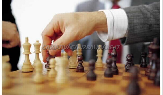 scacchi-mano-gioco